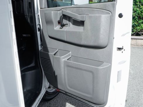 Used 2019 Chevrolet Express 4500 w/ Power Convenience Package RWD image 35