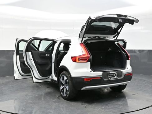 Used 2025 Volvo XC40 B5 Plus AWD/4WD image 42