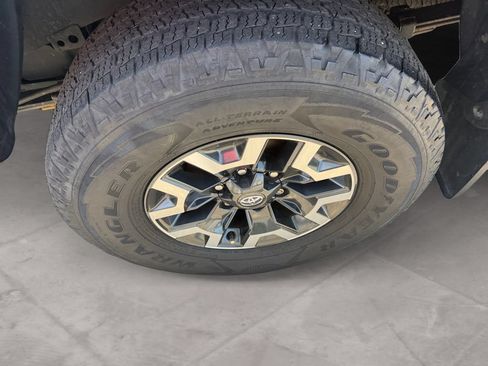 Used 2021 Toyota Tacoma TRD Off-Road w/ Technology Package AWD/4WD image 14