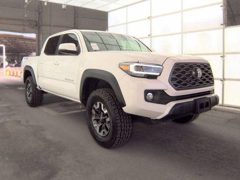 Used 2023 Toyota Tacoma TRD Off-Road w/ TRD Premium Off Road Package AWD/4WD image 3