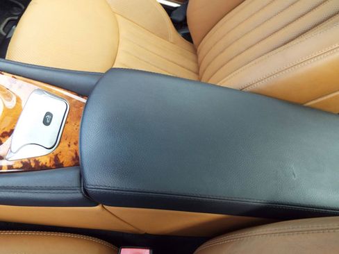 Used 2011 Mercedes-Benz SL 550 image 26