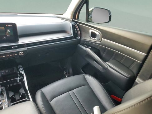 Certified 2025 Kia Sorento SX AWD/4WD image 11