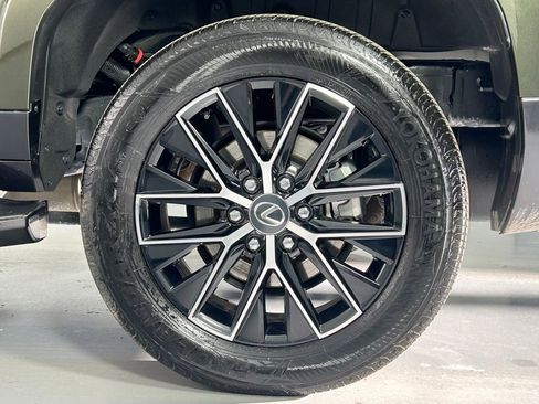 Used 2024 Lexus GX 550 w/ Accessory Package (2T) AWD/4WD image 43