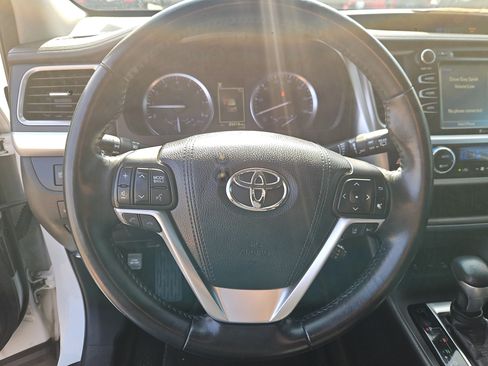 Used 2018 Toyota Highlander XLE AWD/4WD image 30