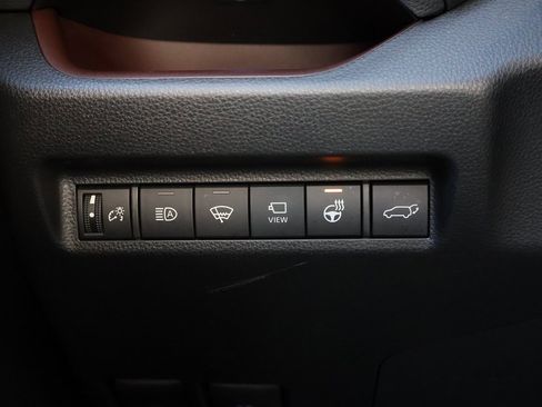 Used 2022 Toyota RAV4 Limited image 32