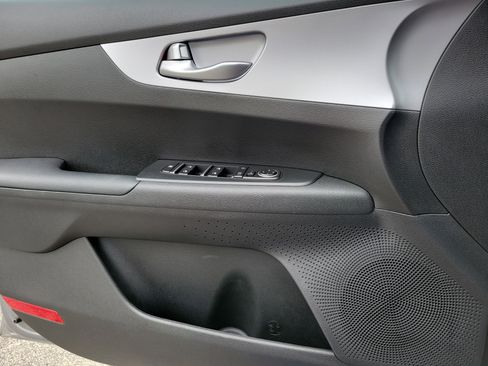 Used 2023 Kia Forte LXS w/ LXS Technology Package FWD image 19