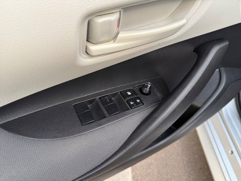 Used 2025 Toyota Corolla LE FWD image 17