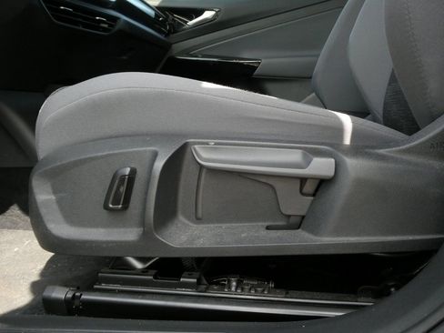 Used 2022 Volkswagen ID.4 Pro image 9