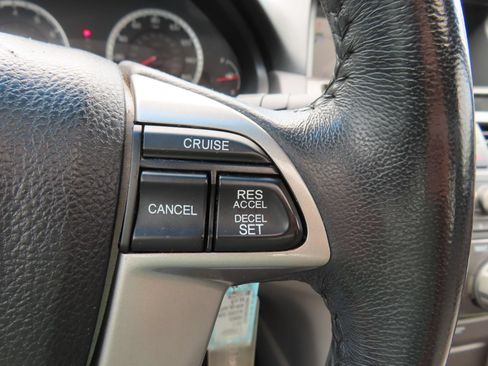 Used 2011 Honda Accord EX-L image 18