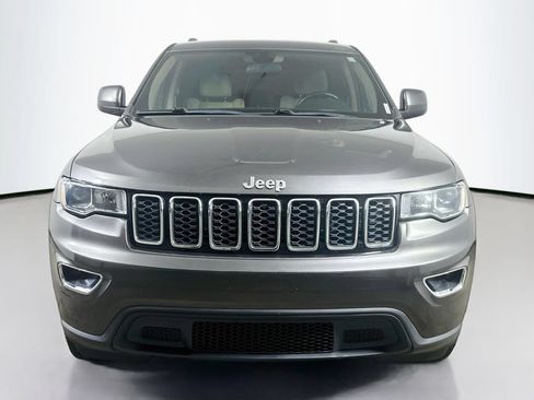 Used 2019 Jeep Grand Cherokee Laredo RWD image 2
