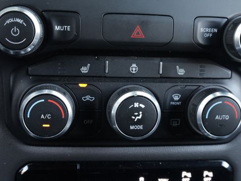 Used 2021 RAM 1500 Big Horn AWD/4WD image 9