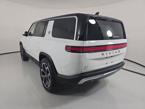 Used 2024 Rivian R1S Adventure AWD/4WD image 3