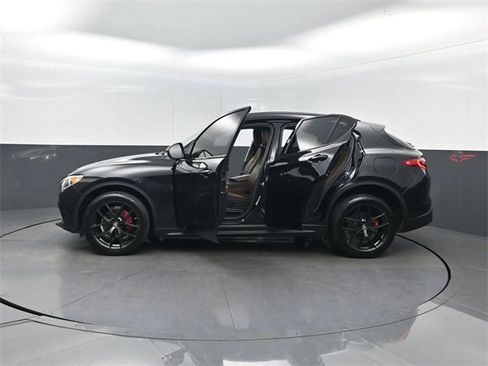 Used 2019 Alfa Romeo Stelvio Sprint w/ Nero Edizione image 44