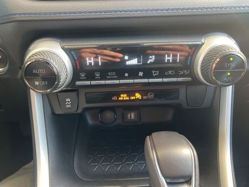 Used 2023 Toyota RAV4 SE image 19