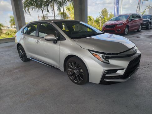 Used 2024 Toyota Corolla SE image 2