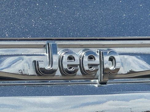 Used 2024 Jeep Grand Cherokee Altitude AWD/4WD image 13