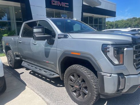 Used 2024 GMC Sierra 2500 AT4 w/ Technology Package AWD/4WD image 2