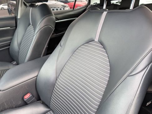 Used 2021 Toyota Camry SE image 20