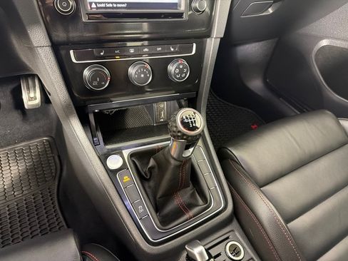 Used 2017 Volkswagen GTI SE FWD image 18