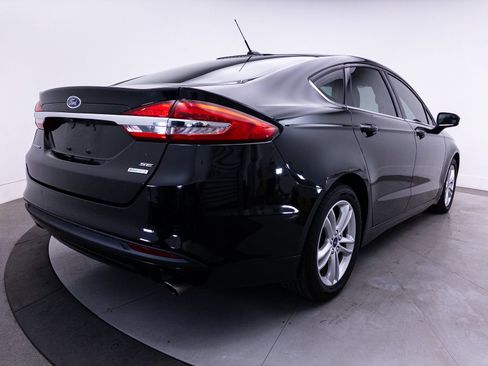 Used 2018 Ford Fusion SE w/ Fusion SE Technology Package FWD image 10