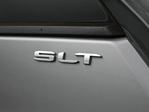 Used 2023 GMC Terrain SLT w/ Infotainment Package II FWD image 12