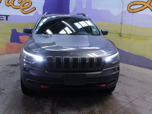 Used 2020 Jeep Cherokee Trailhawk image 3