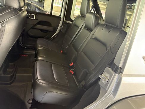 Used 2021 Jeep Wrangler Unlimited Sahara image 29