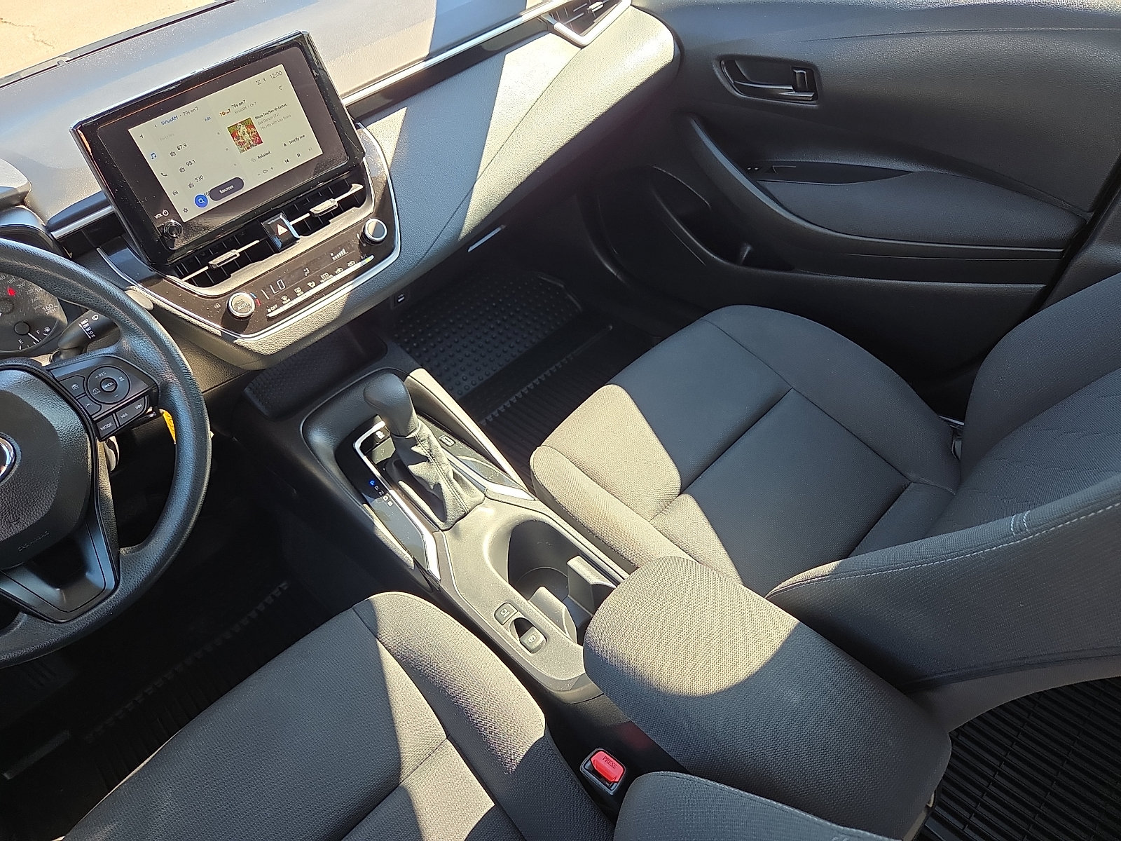 Used 2025 Toyota Corolla LE FWD image 12