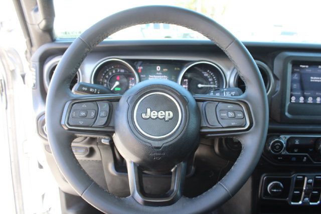 Used 2023 Jeep Wrangler Unlimited AWD/4WD image 17