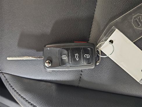 Used 2019 Volkswagen Beetle 2.0T S image 40