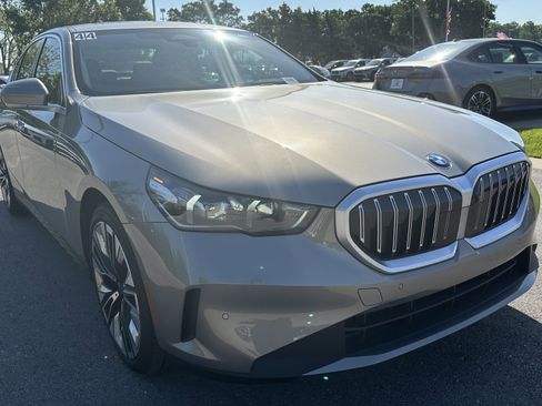 Used 2025 BMW 530i xDrive 530i xDrive w/ Premium Package image 2