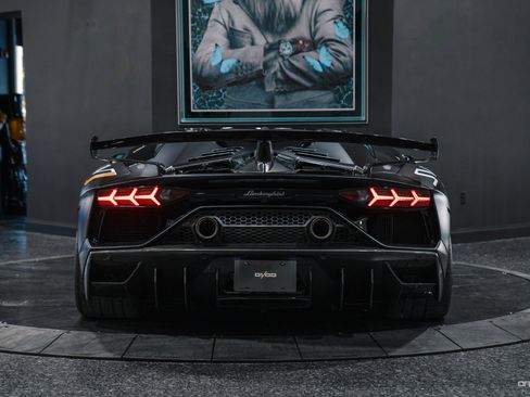 Used 2021 Lamborghini Aventador SVJ image 37