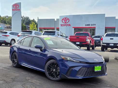 Certified 2025 Toyota Camry SE image 1