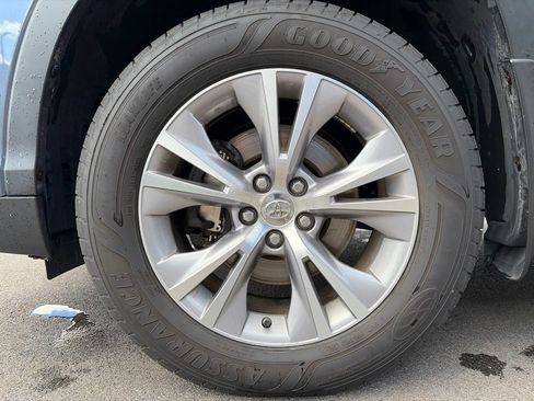 Used 2015 Toyota Highlander XLE AWD/4WD image 21