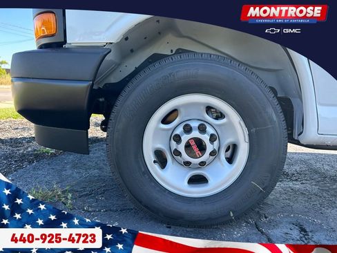 New 2025 GMC Savana 3500 w/ Driver Convenience Package image 26