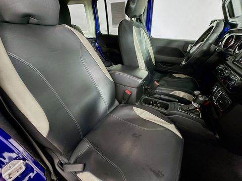 Used 2020 Jeep Wrangler Unlimited Sahara w/ Uconnect 4C Nav & Sound Group AWD/4WD image 26