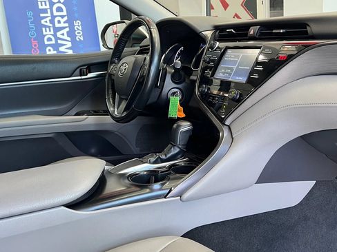Used 2019 Toyota Camry SE FWD image 20