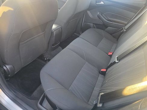 Used 2017 Ford Focus SE FWD image 4