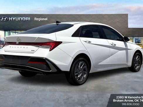 New 2025 Hyundai Elantra Blue image 2