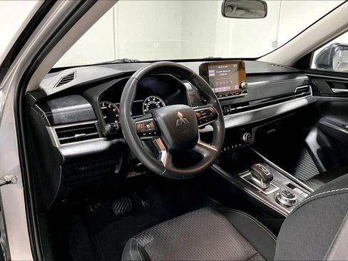 Used 2022 Mitsubishi Outlander ES FWD image 16