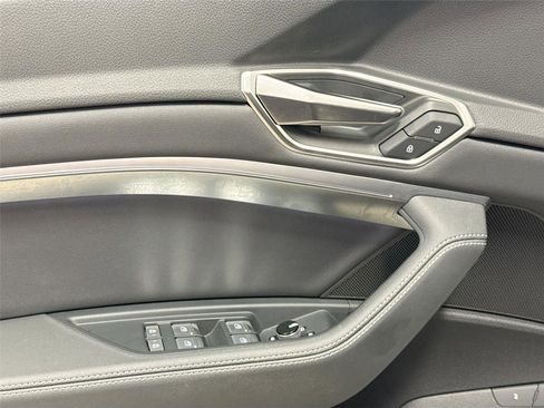 Certified 2024 Audi Q8 e-tron Premium Plus w/ Premium Plus Package image 18