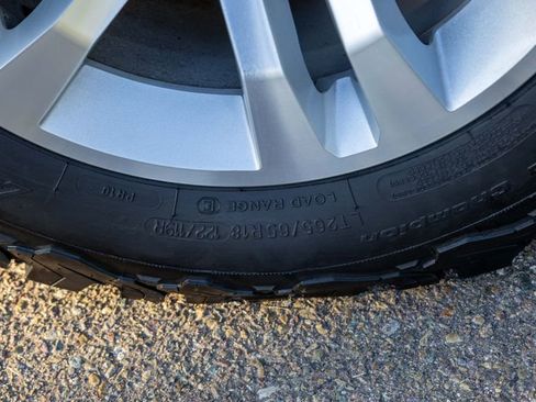 Used 2019 Chevrolet Suburban LT image 9