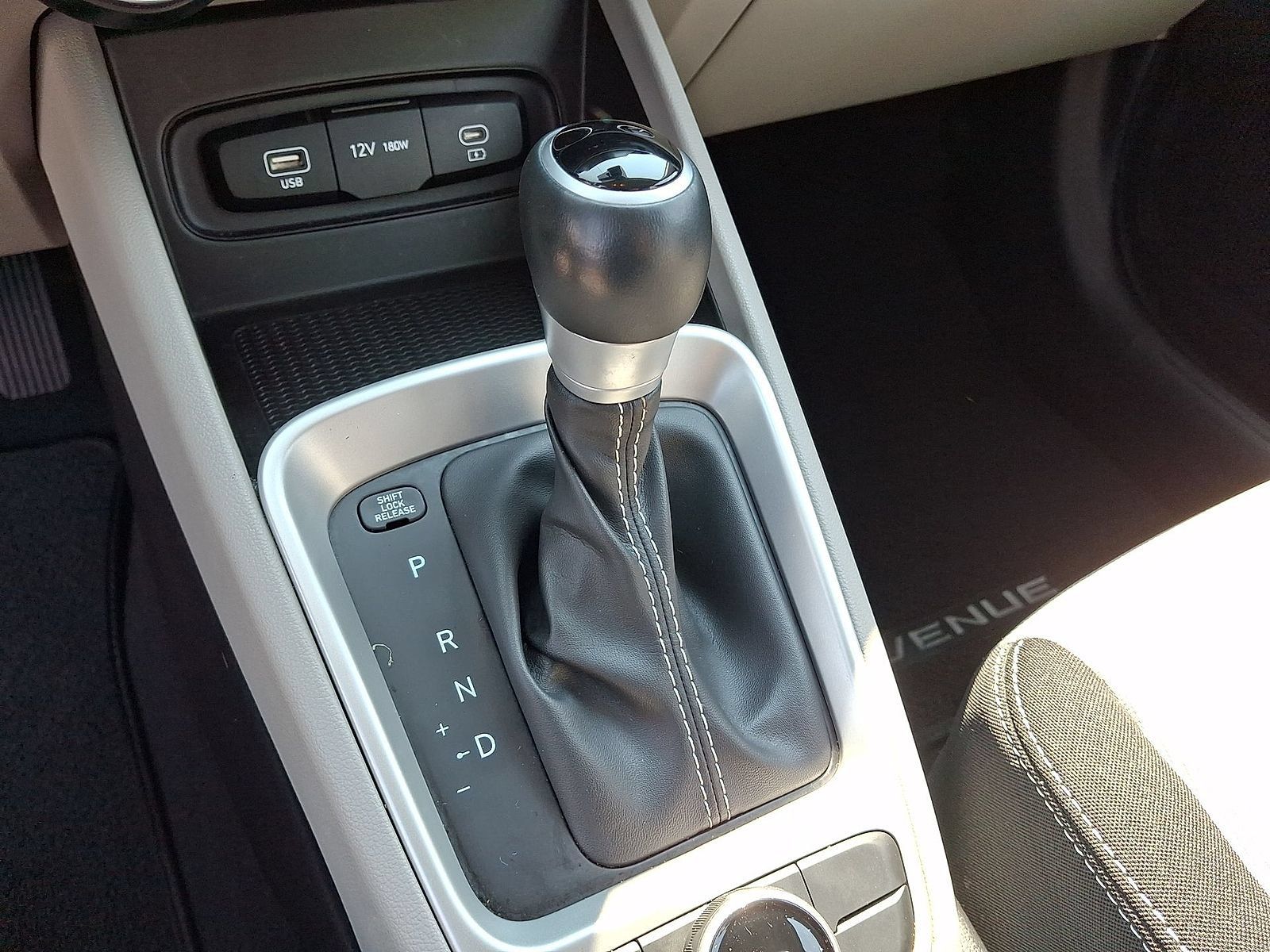 Certified 2024 Hyundai Venue SEL FWD image 18