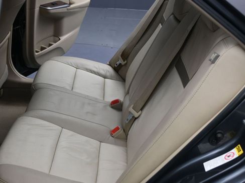 Used 2012 Toyota Camry XLE image 19