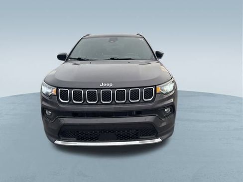 Used 2023 Jeep Compass Limited image 3