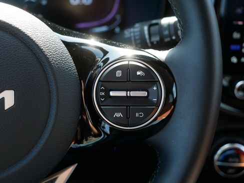 Certified 2025 Kia Soul EX image 30