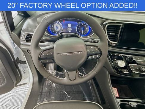 New 2027 Chrysler Pacifica Limited AWD/4WD image 11