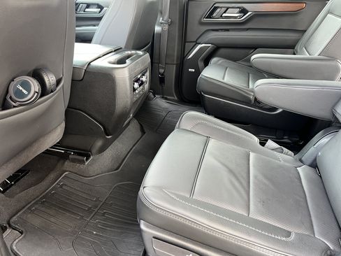 Used 2025 GMC Yukon Denali w/ Denali Reserve Package AWD/4WD image 18
