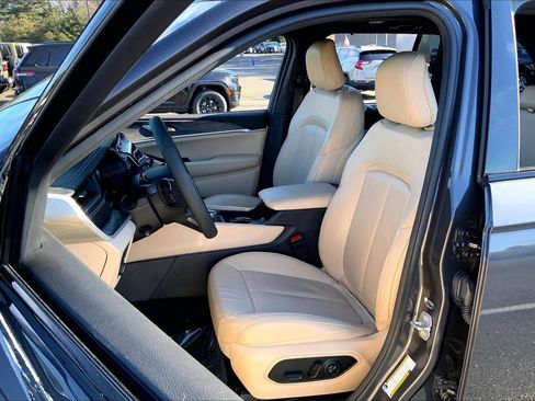 Certified 2024 Jeep Grand Cherokee Limited w/ Luxury Tech Group II image 8