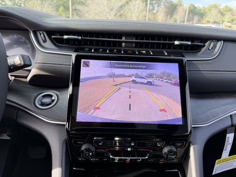 New 2025 Jeep Grand Cherokee Limited image 19